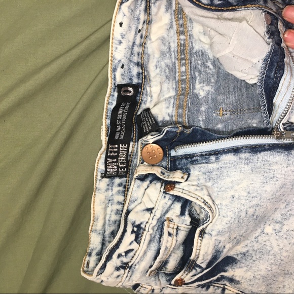 Retro Acid Wash High Rise distressed Jeans - Picture 4 of 7